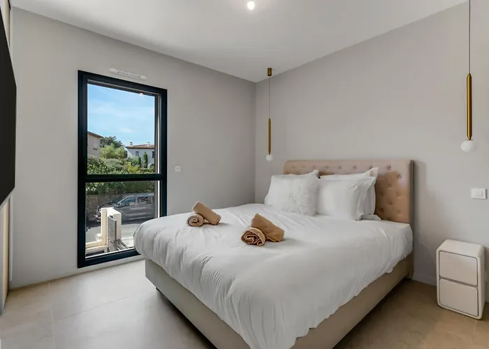 Luxury Avec Parking Apartman